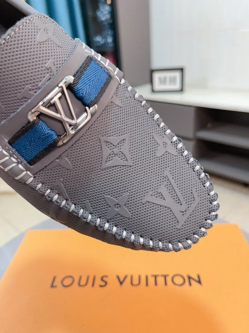 Men's men's shoes💰400🌹🌹[LV Louis Vuitton] New men's beanie shoes💝💝.. Top-grade imported cowhide embossed➕Comfortable leather lining. It is extremely skin-friendly and comfortable, feels very delicate, and the shape is very correct! Perfectly reflects the three-dimensional sense, code number: 38-44